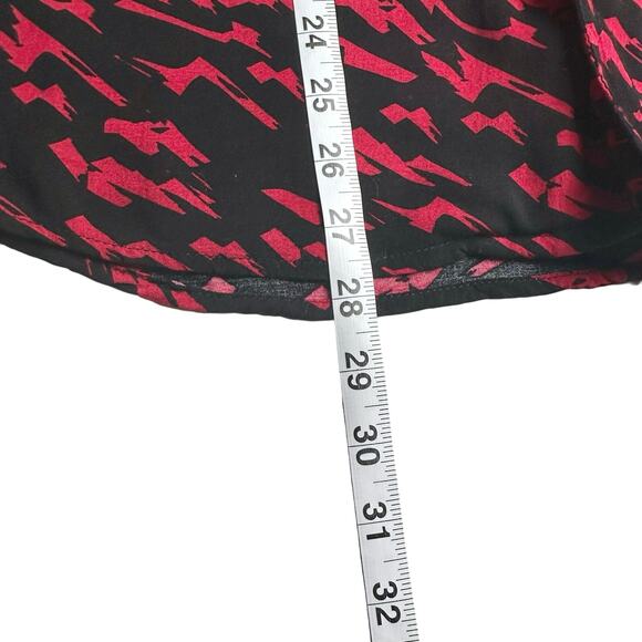 Cuidado Con el Perro | Men | Black Red Abstract Camp Button Up Shirt | Medium - Picture 5 of 9